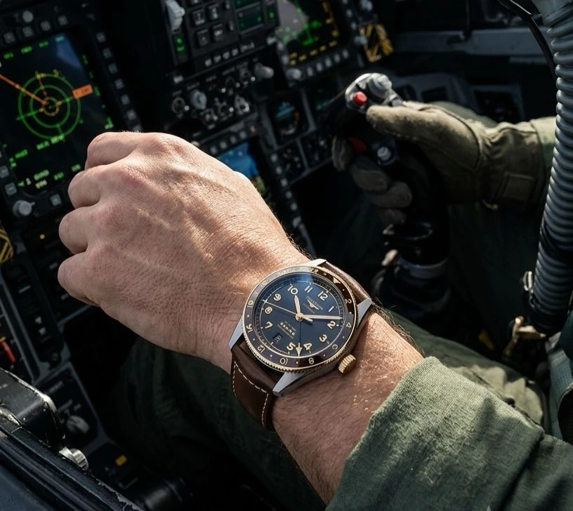 montre zulu time portée par un pilote
